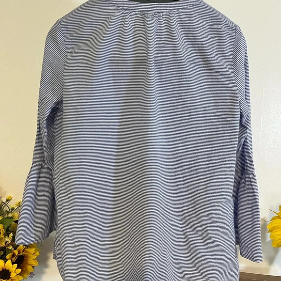 ✨ Ann Taylor Women’s M Blue White Striped Bell Sleeve Blouse | Classic - Picture 7 of 7